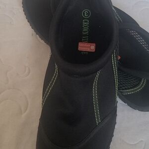 Crown Black and Green Slip-On Pool Shoes